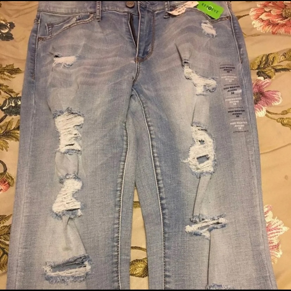 Aeropostale ripped skinny jeans